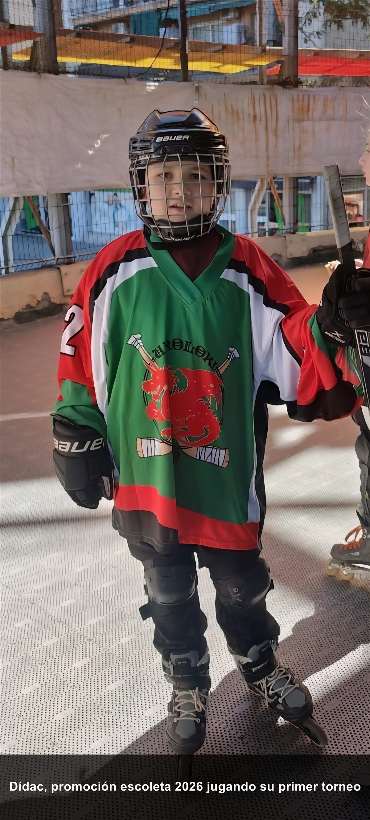 Dídac con la camiseta de Uroloki Hockey Línea durante su primer torneo de escoleta.